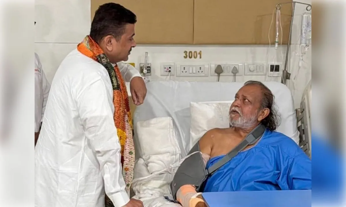 शुभेंदु अधिकारी ने अस्पताल पहुंचकर जाना मिथुन का हाल