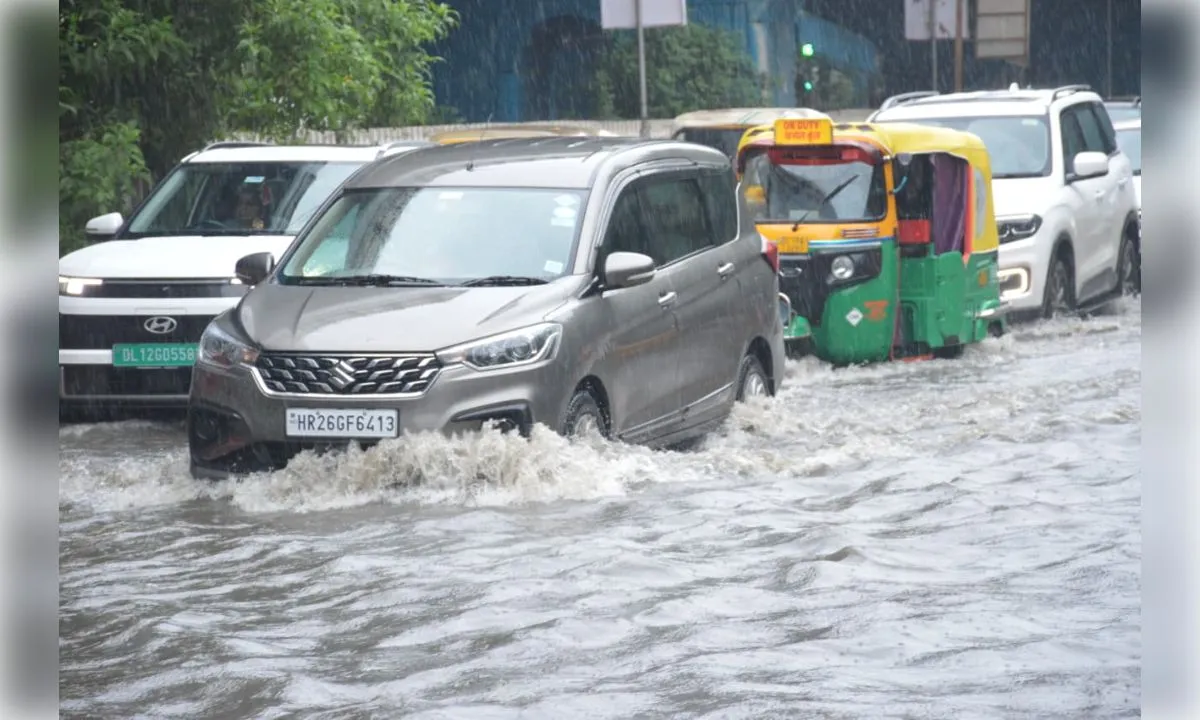दिल्ली-एनसीआर में भारी बारिश से जलभराव, कई इलाकों में बढ़ी परेशानी