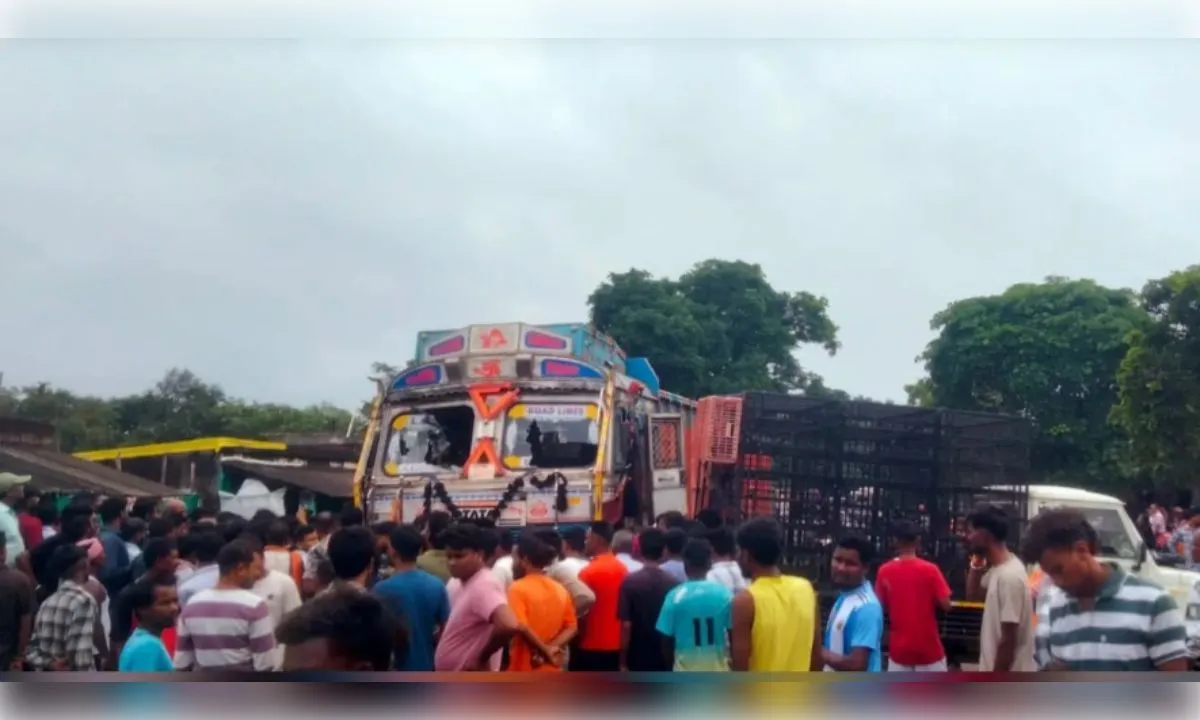 ट्रक ने पैदल राहगीर को कुचला, मुआवजे की मांग पर सड़क जाम