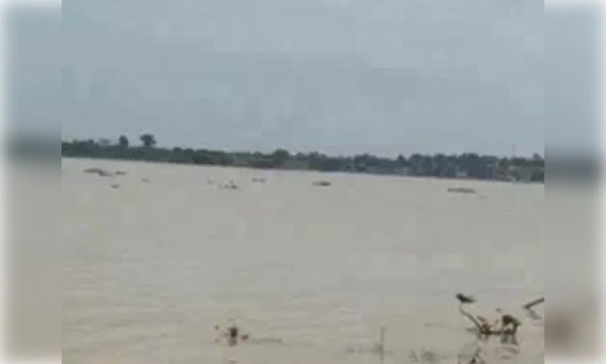 प्रयागराज: गंगा-यमुना का लगातार घटा जलस्तर, सभी तटबंध सुरक्षित