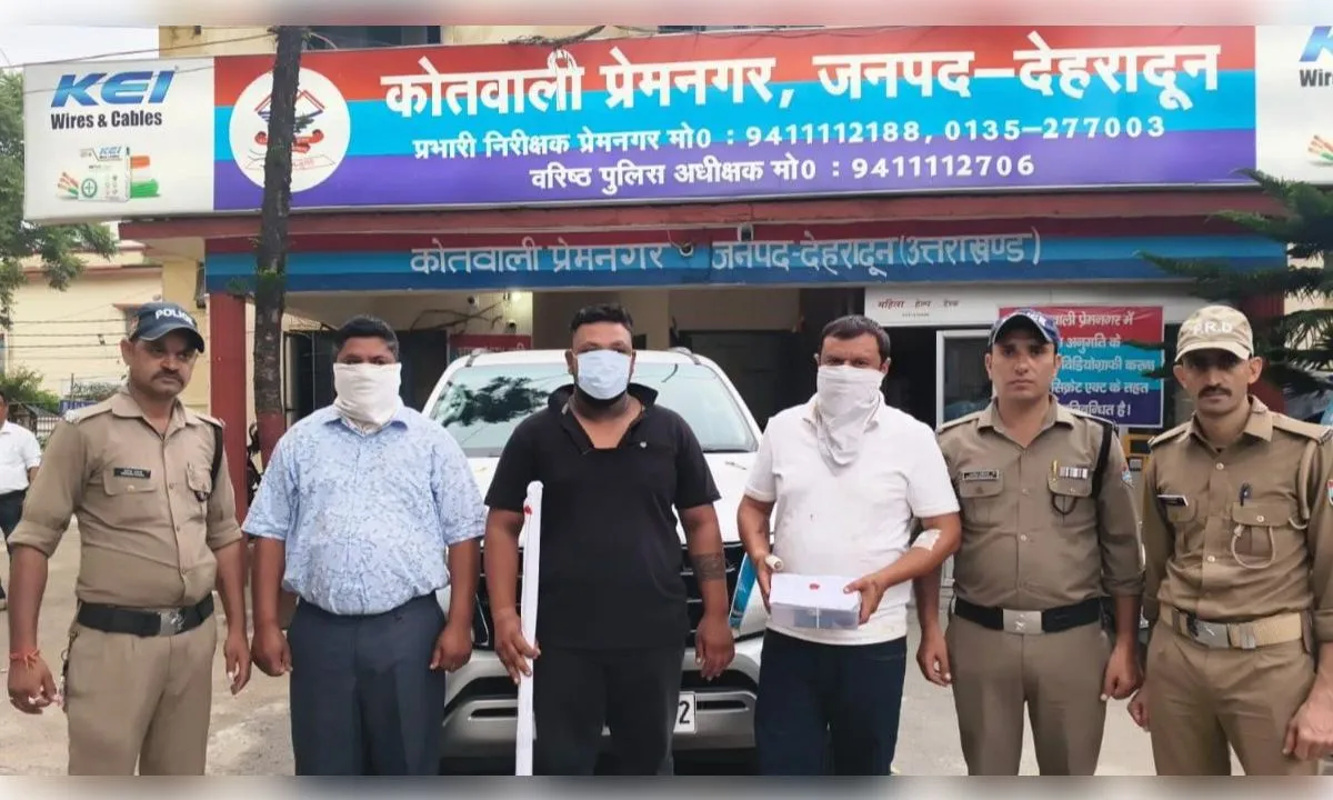 देहरादून में सड़क पर मारपीट और पिस्टल लहराकर धमकाने का मामला 
