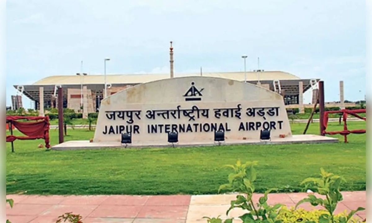 जयपुर एयरपोर्ट हादसा: उड़ान भरने से पहले विमान से भिड़ा ग्राउंड वाहन