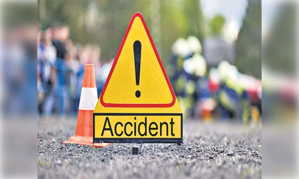 लखनऊ: डिवाइडर से टकराई तेज रफ्तार बाइक, युवती की मौत