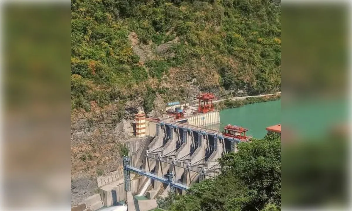 उत्तराखंड में बारिश का असर, चारधाम मार्ग कई जगह बंद