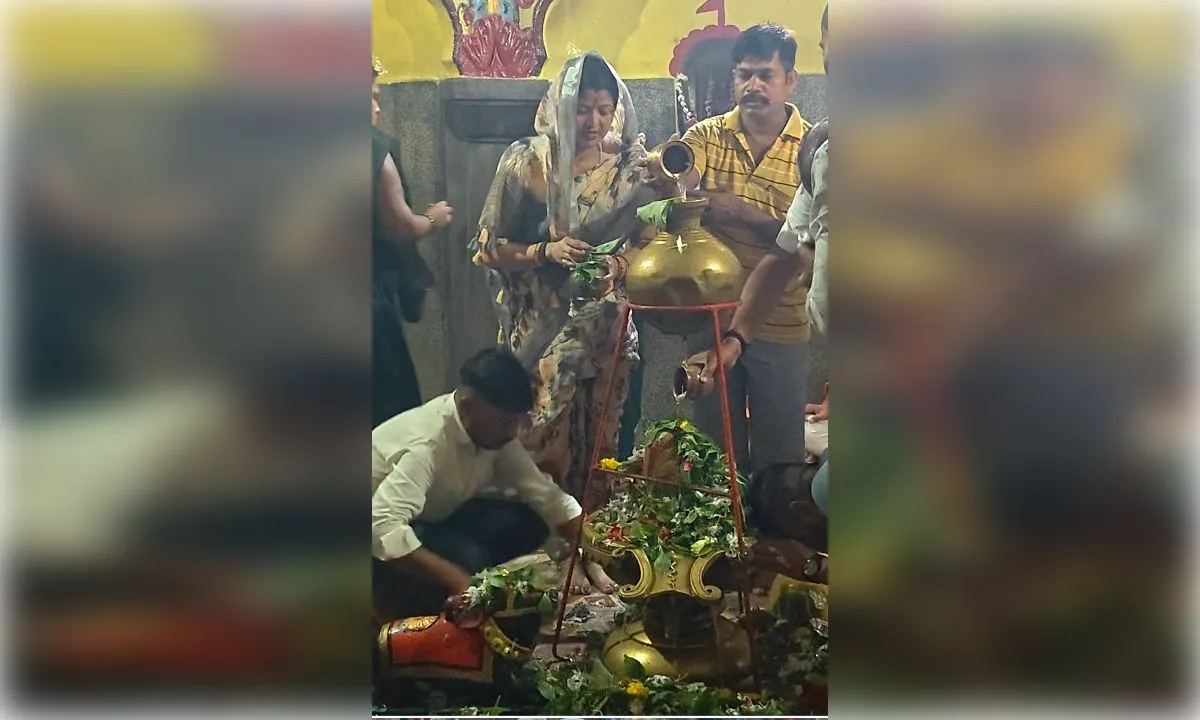 सावन के पहले सोमवार पर शिवमय हुआ बलरामपुर, शिवालयों में उमड़ा आस्था का सैलाब