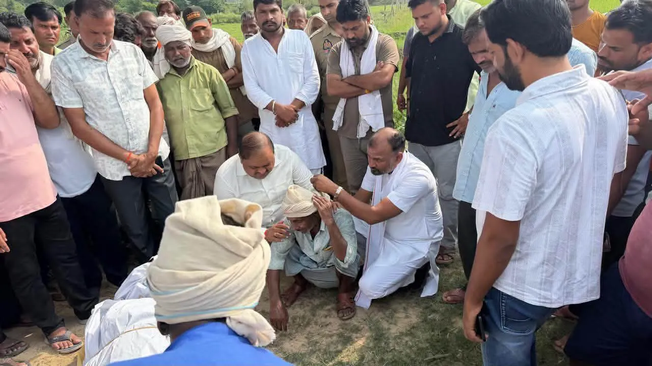 नम आंखों से दी गई गौतम को अंतिम विदाई, अंतिम यात्रा में विधायक अरविंद सिंह व हरि प्रकाश वर्मा ने पिता को बंधाया ढांढ़स, उमड़ा जनसैलाब, 