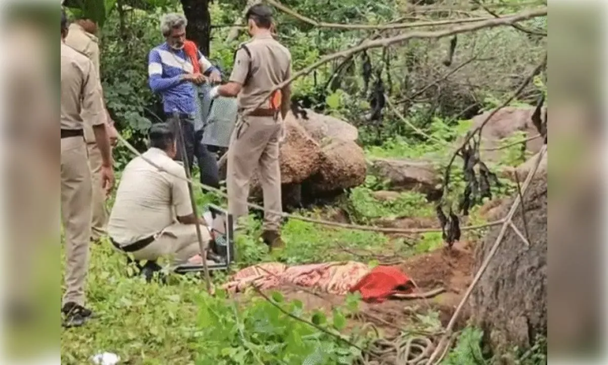 छतरपुर: सगी बहनों की संदिग्ध मौत, दफनाने के बाद कब्र से निकलवाए शव