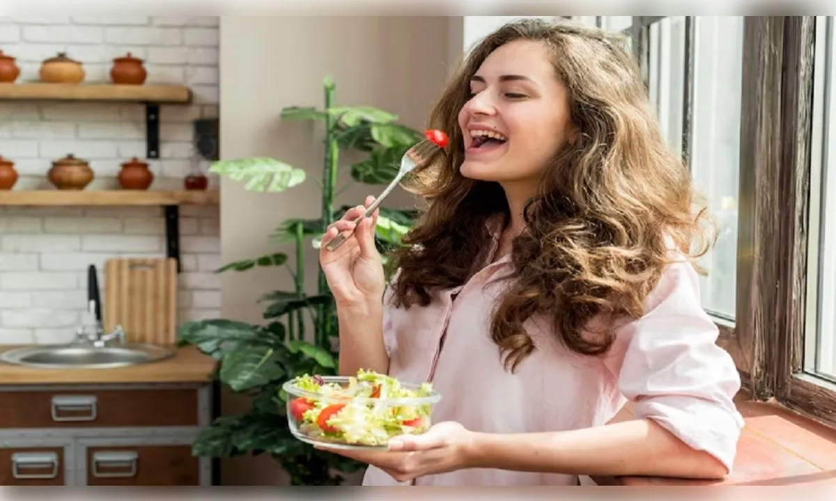 महिलाएं आज ही डाइट में  ये फूड्स करें शामिल