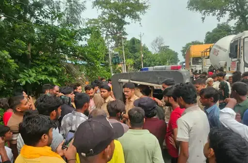 तेज रफ्तार डीसीएम ने साईकिल सवार कक्षा 6 की छात्रा को रौंदा,हंगामा 