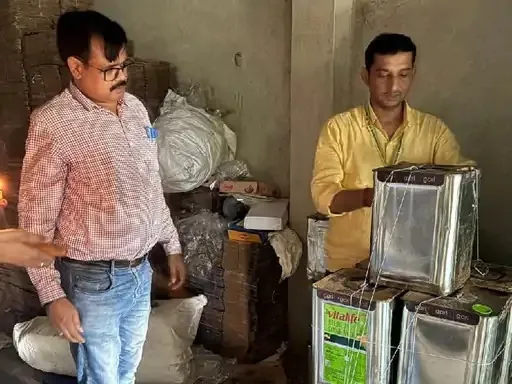 रक्षाबंधन की मिठास में घोला जा रहा था जहर,अवैध फैक्ट्री का भंडाफोड़   