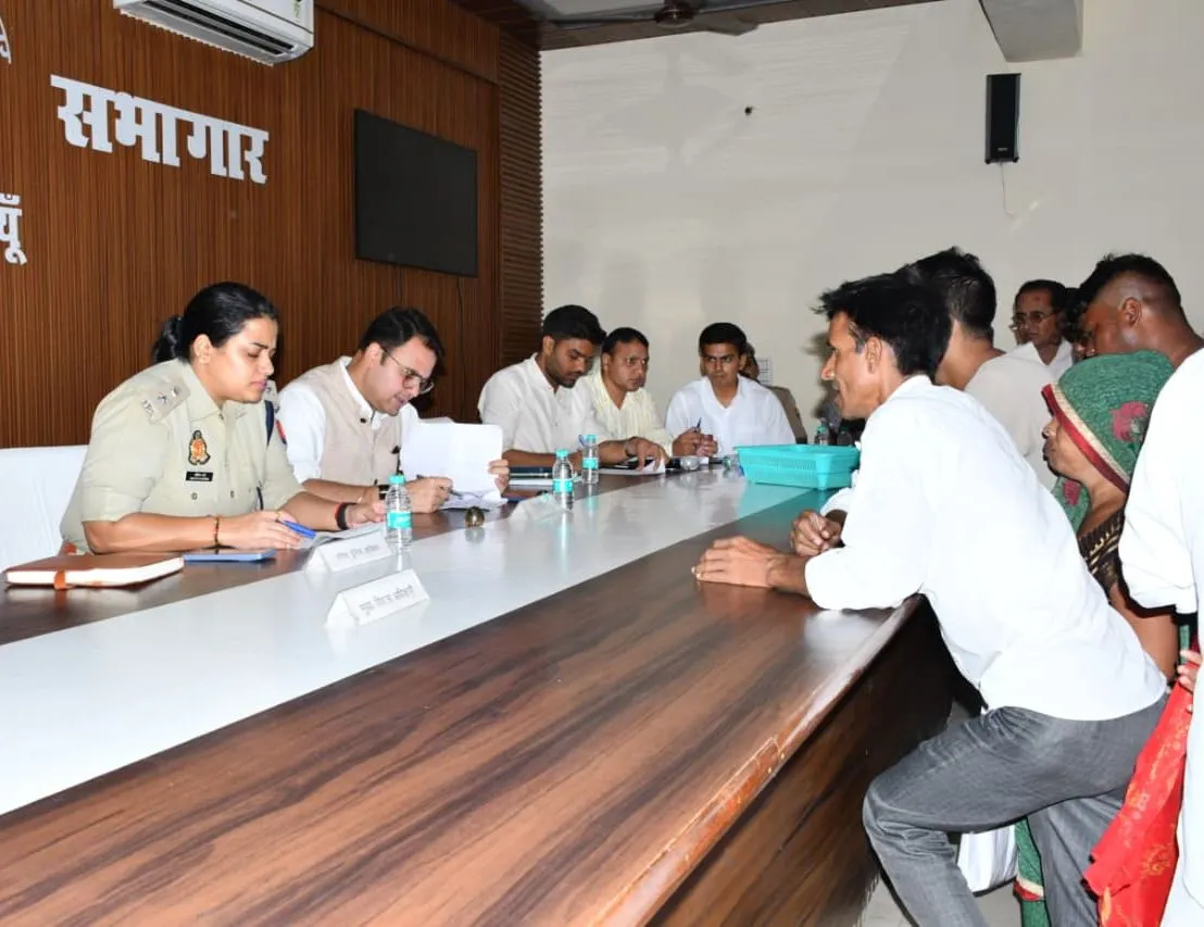 निस्तारण में लापरवाही व अनावश्यक विलंब स्वीकार नहीं: डीएम 