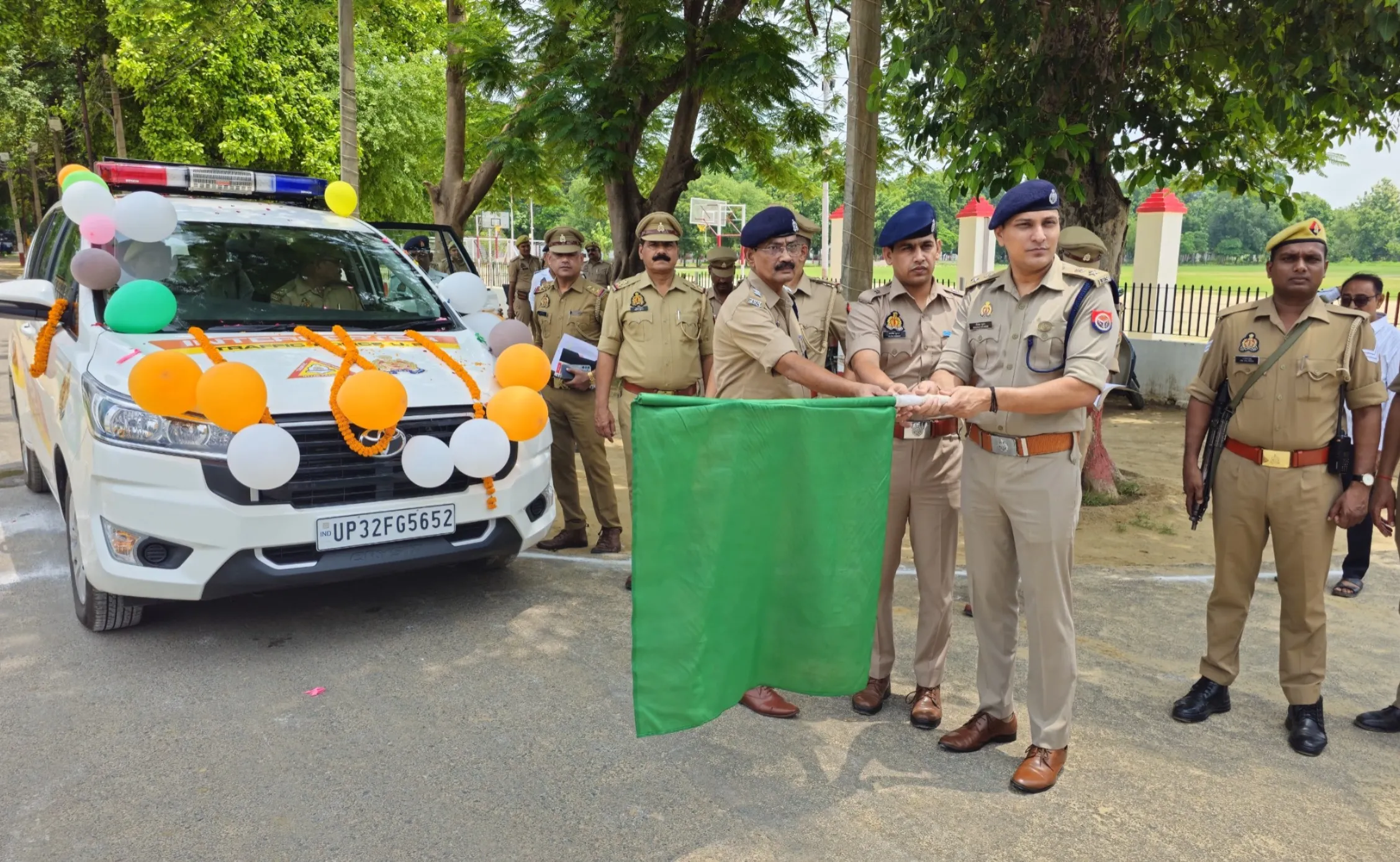 यातायात व्यवस्था को और प्रभावी बनाने की दिशा में प्रतापगढ़ पुलिस को मिली अत्याधुनिक इनोवा इंटरसेप्टर वाहन की सौगात