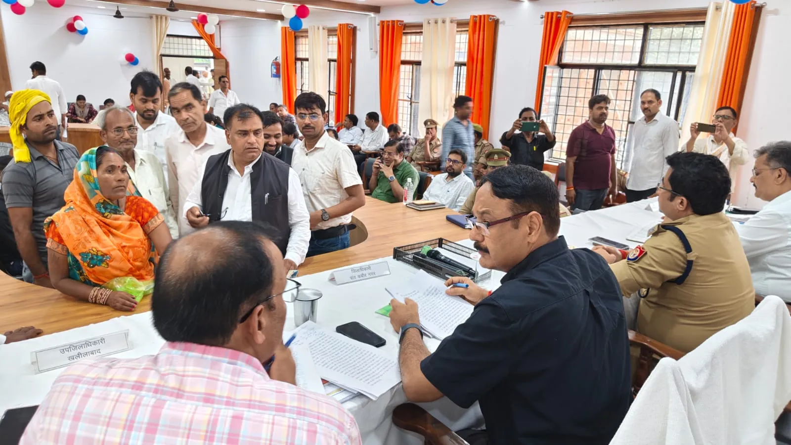 डीएम की अध्यक्षता में खलीलाबाद तहसील में सम्पूर्ण समाधान दिवस के दौरान सुनी गई फरियादियों की शिकायतें।