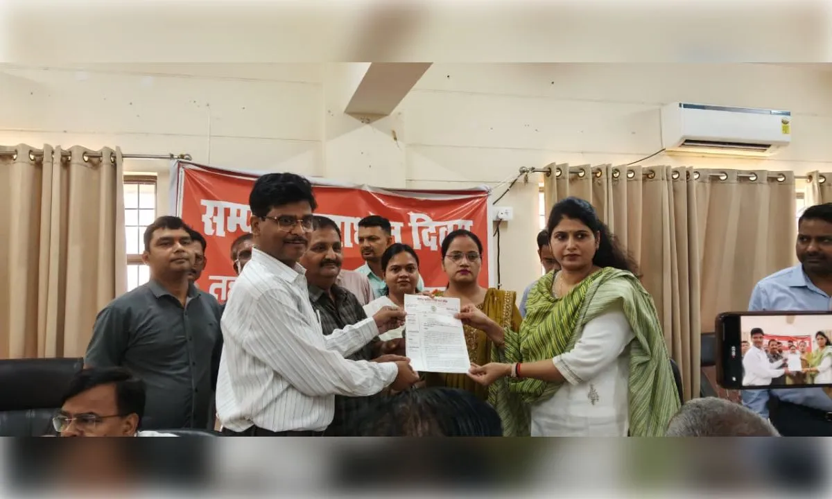 नायब तहसीलदार को सौंपा ज्ञापन, संघ ने कार्य बहिष्कार की दी चेतावनी