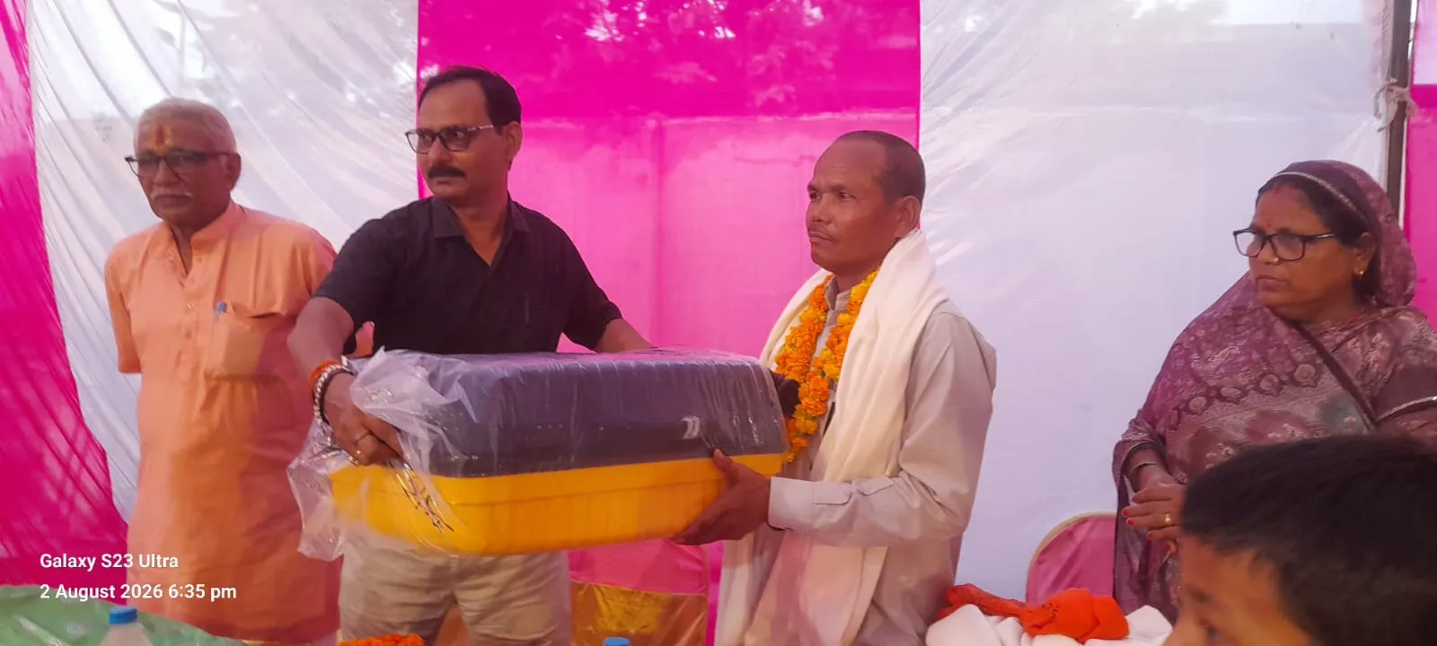 दुधवा नेशनल पार्क बेलरायां रेंज में सेवानिवृत्त वन दरोगा को दी भावभीनी विदाई