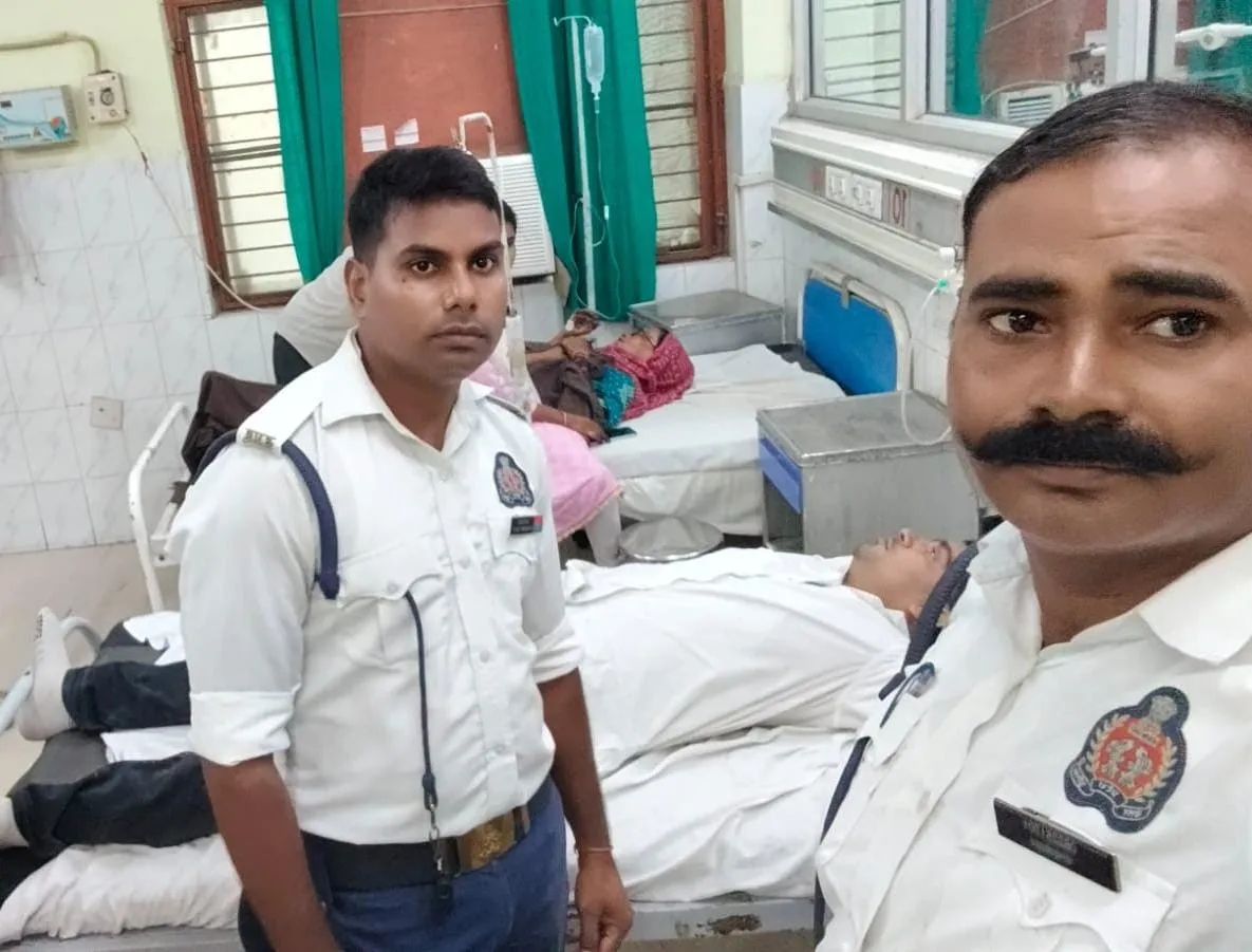 मानवता की मिसाल: ट्रैफिक पुलिस की तत्परता से बची अधिवक्ता की जान