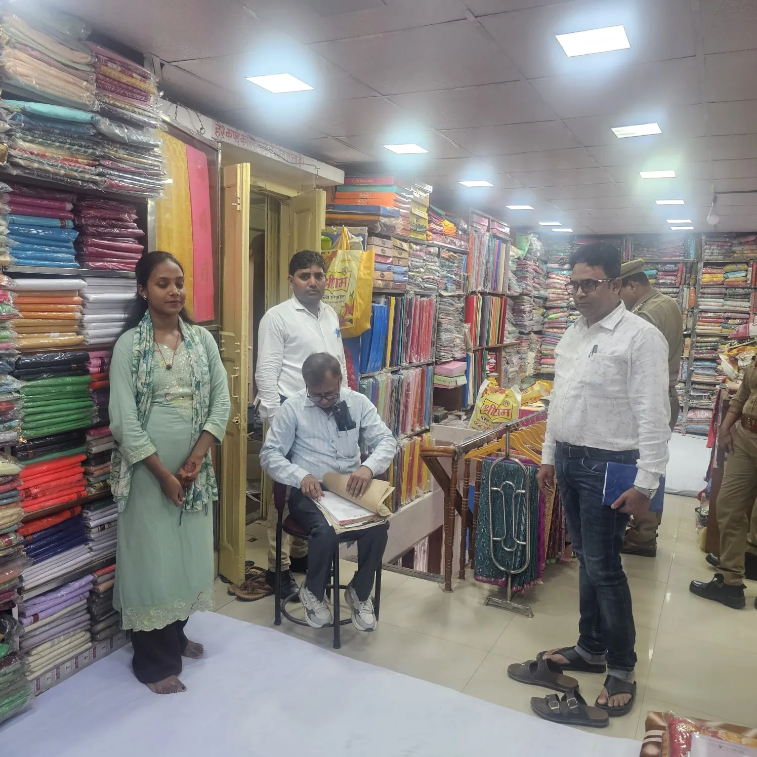 बाल श्रम उन्मूलन अभियान के तहत मऊ में चला सघन निरीक्षण अभियान, 09 किशोर श्रमिक चिन्हित
