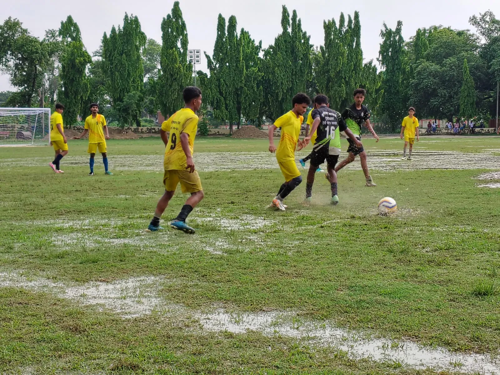 प्रदेश स्तरीय समन्वय जूनियर बालक फुटबॉल प्रतियोगिता में रोमांचक मुकाबले