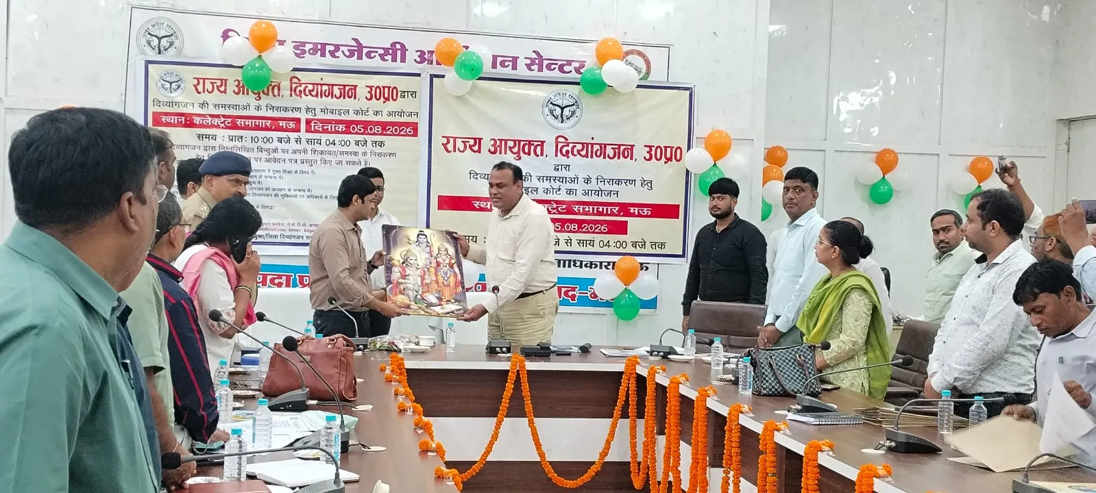 दिव्यांगजनों की समस्याओं के त्वरित समाधान हेतु मऊ में मोबाइल कोर्ट का हुआ आयोजन