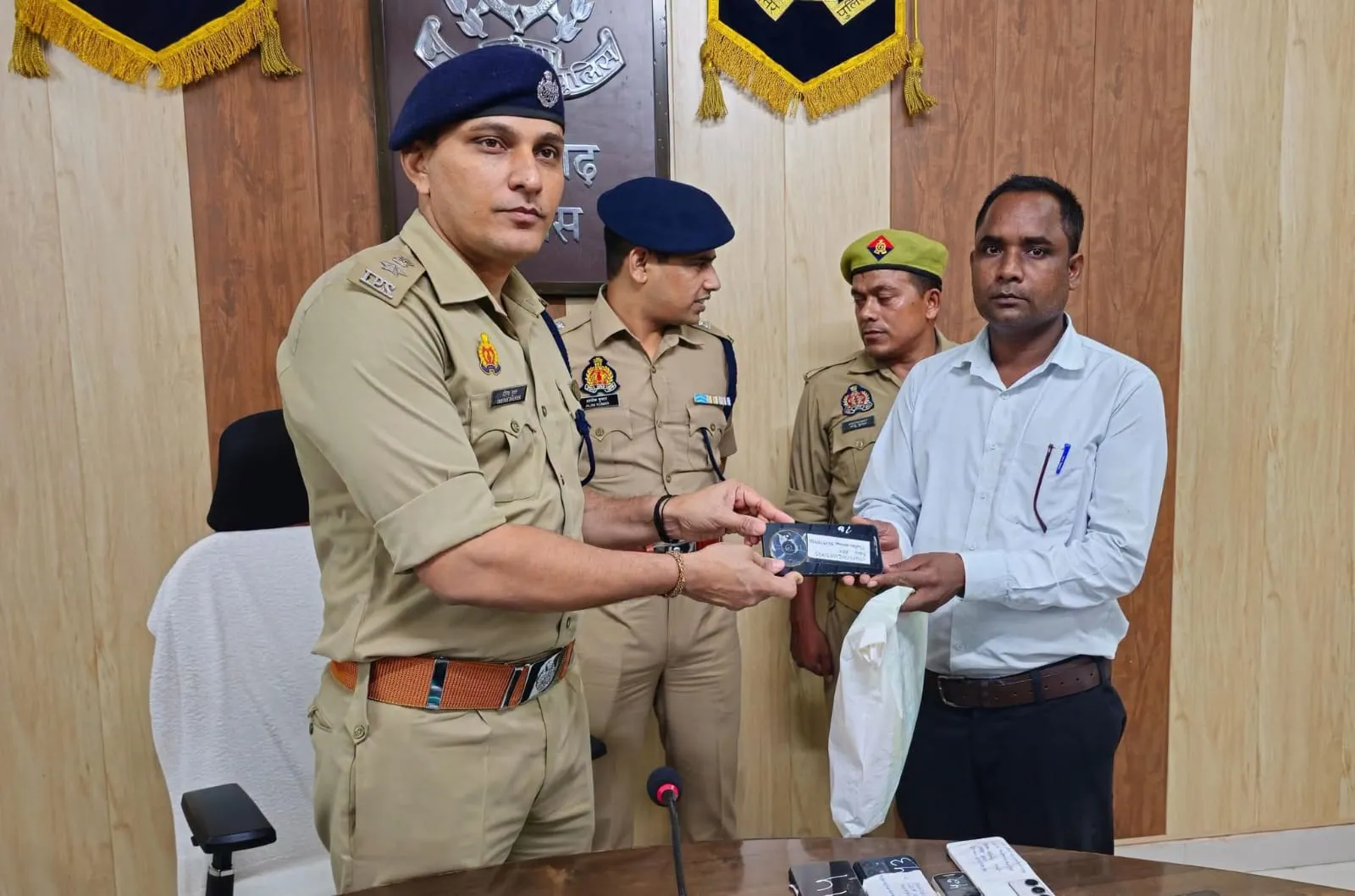 सीईआईआर पोर्टल की तकनीकी सहायता से 376 गुम मोबाइल फोन बरामद