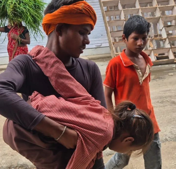 स्कूल में छात्रा के गले में फंसा कटर, हालत गंभीर