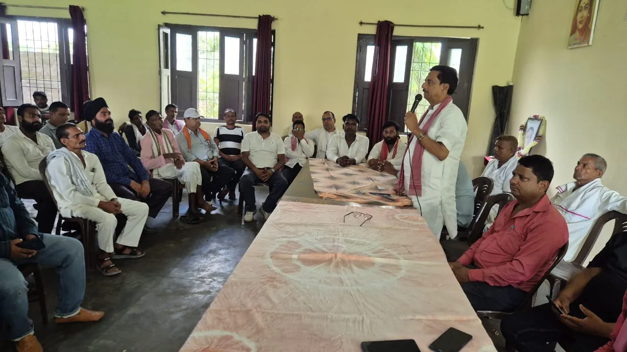 निघासन कस्बे में स्थित गौतम बुद्ध डिग्री कॉलेज में सादगीपूर्ण ढंग से मनाई गई पंडित जनेश्वर मिश्र की जयंती