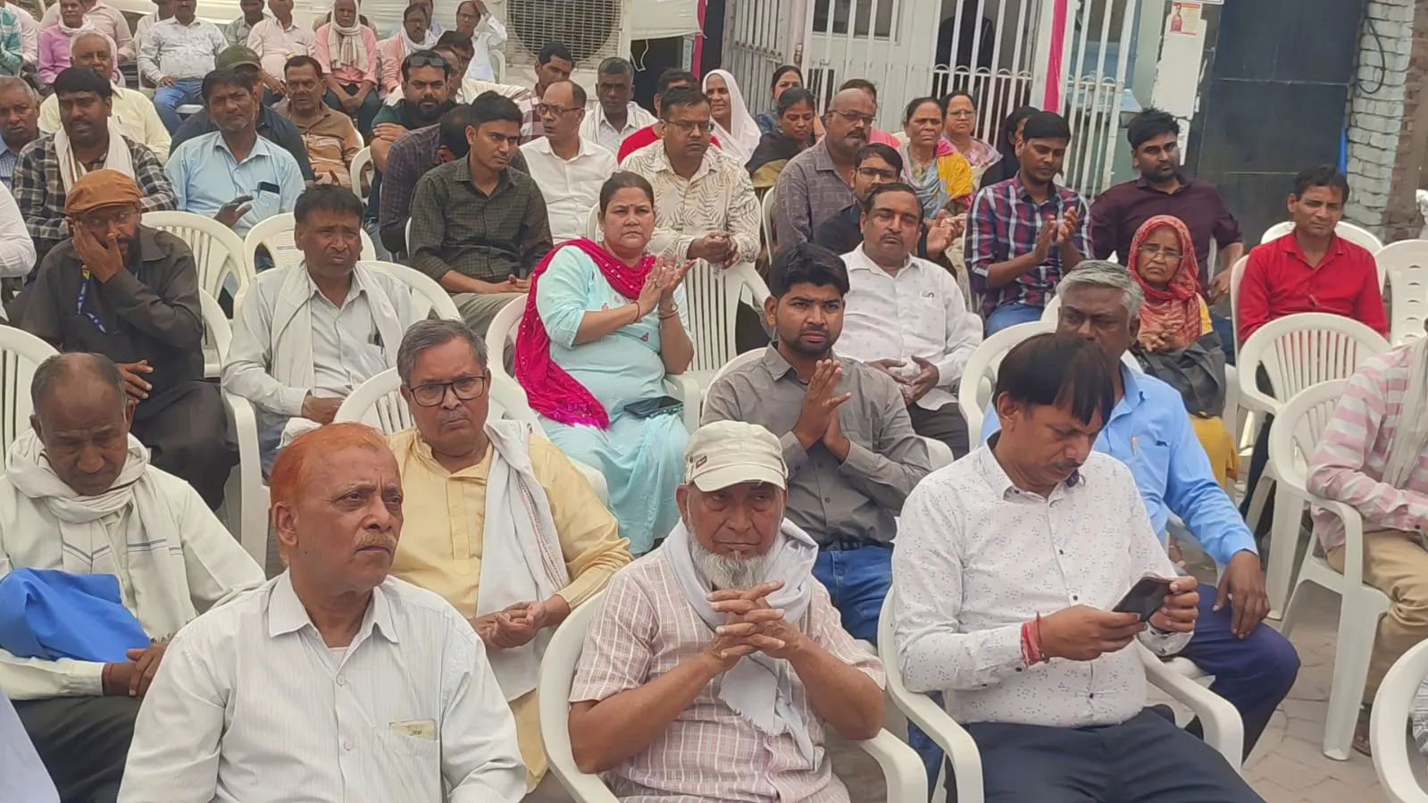 बिजली कर्मियों का वेतन रोकने पर संघर्ष समिति का कड़ा विरोध