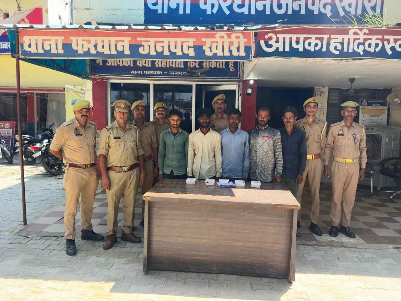फरधान पुलिस की बड़ी कार्रवाई: 590 ग्राम नशीला पाउडर बरामद,पांच  गिरफ्तार