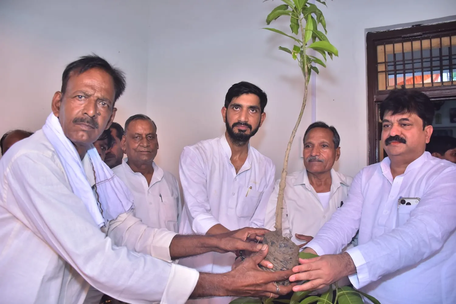 टुंगसैय्या में पौधारोपण, पर्यावरण संरक्षण का संकल्प 