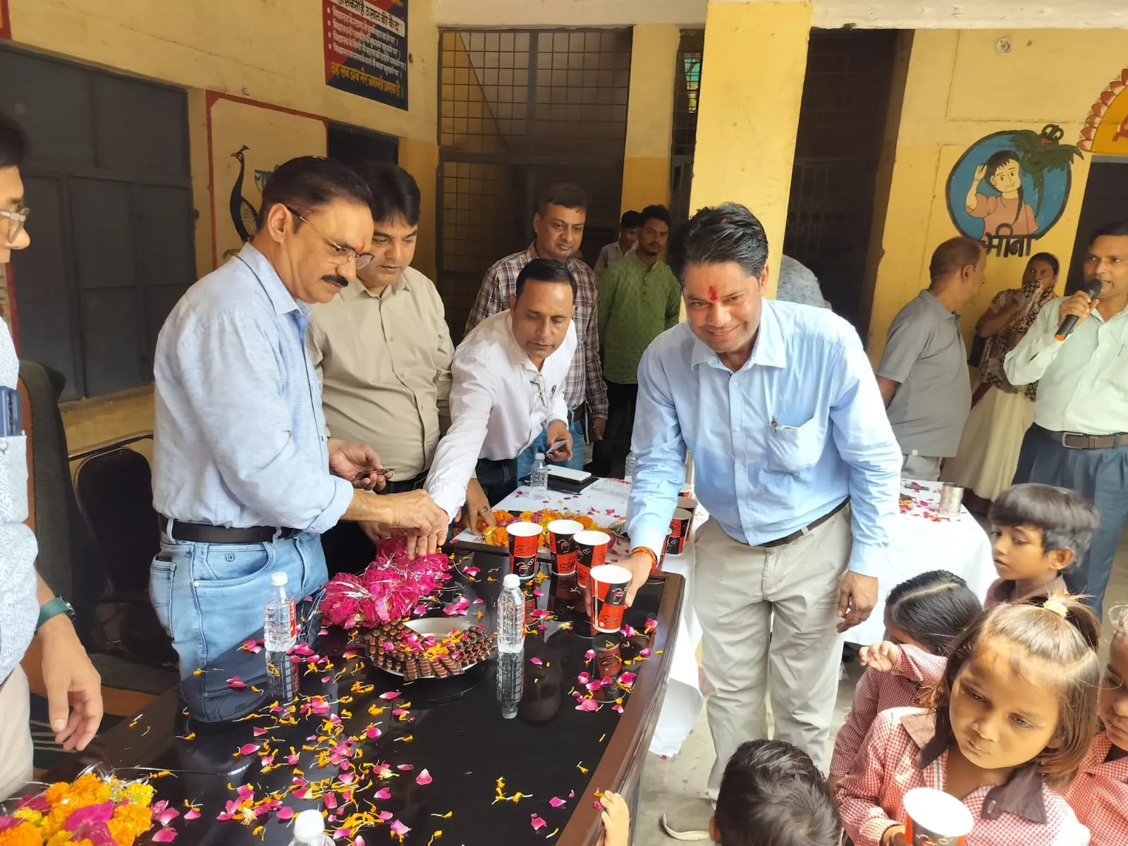 राष्ट्रीय कृमि मुक्ति दिवस पर महोबा में बच्चों को खिलाई गई एल्बेंडाजोल की गोली  
