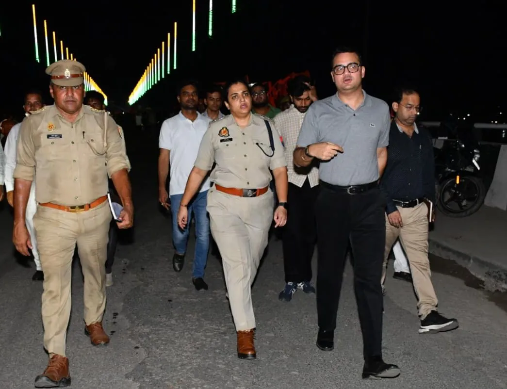 डीएम एसएसपी ने कछला घाट का किया स्थलीय निरीक्षण 