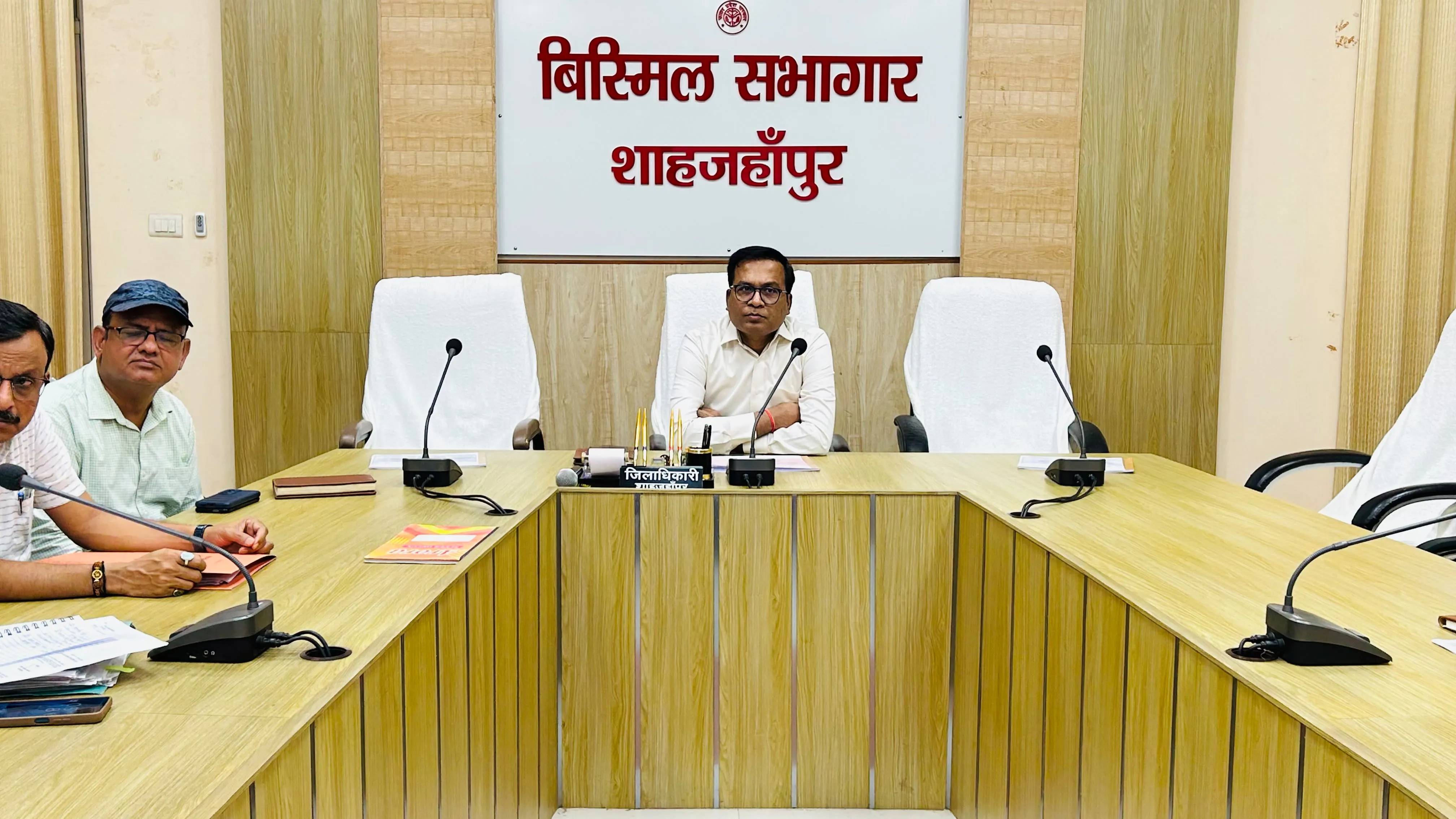 शाहजहांपुर में पोषण योजनाओं की समीक्षा पर डीएम सख्त
