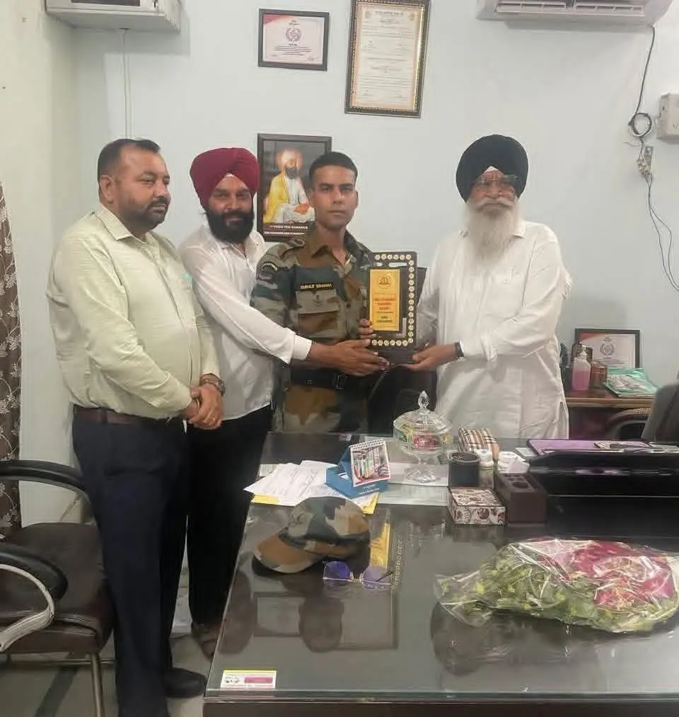 गुरु तेग बहादुर एजुकेशनल एकेडमी के छात्र का वायुसेना में चयन, विद्यालय का बढ़ा गौरव 