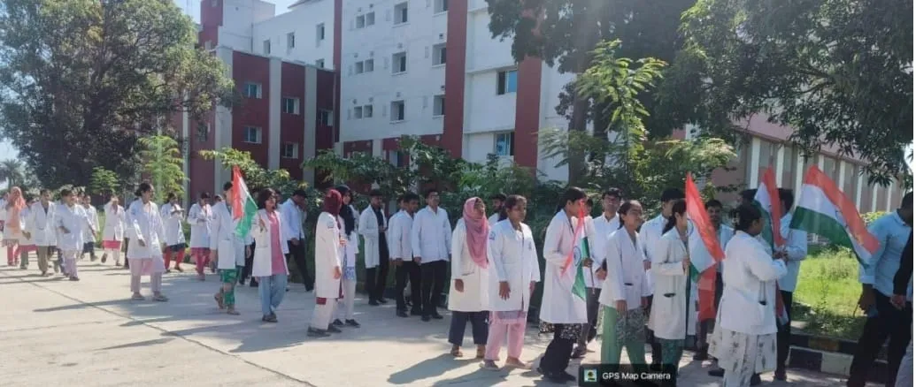 स्वतंत्रता दिवस के उपलक्ष्य में मेडिकल कॉलेज में निकाली गई भव्य प्रभात फेरी