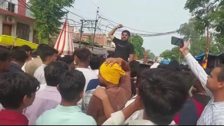 बिजली कटौती को लेकर लोगों में आक्रोश, हाईवे किया जाम