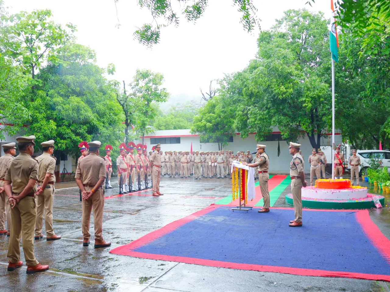80वां स्वतंत्रता दिवस: राष्ट्रसेवा और कर्तव्यनिष्ठा के संकल्प के साथ महोबा पुलिस ने मनाया राष्ट्रीय पर्व