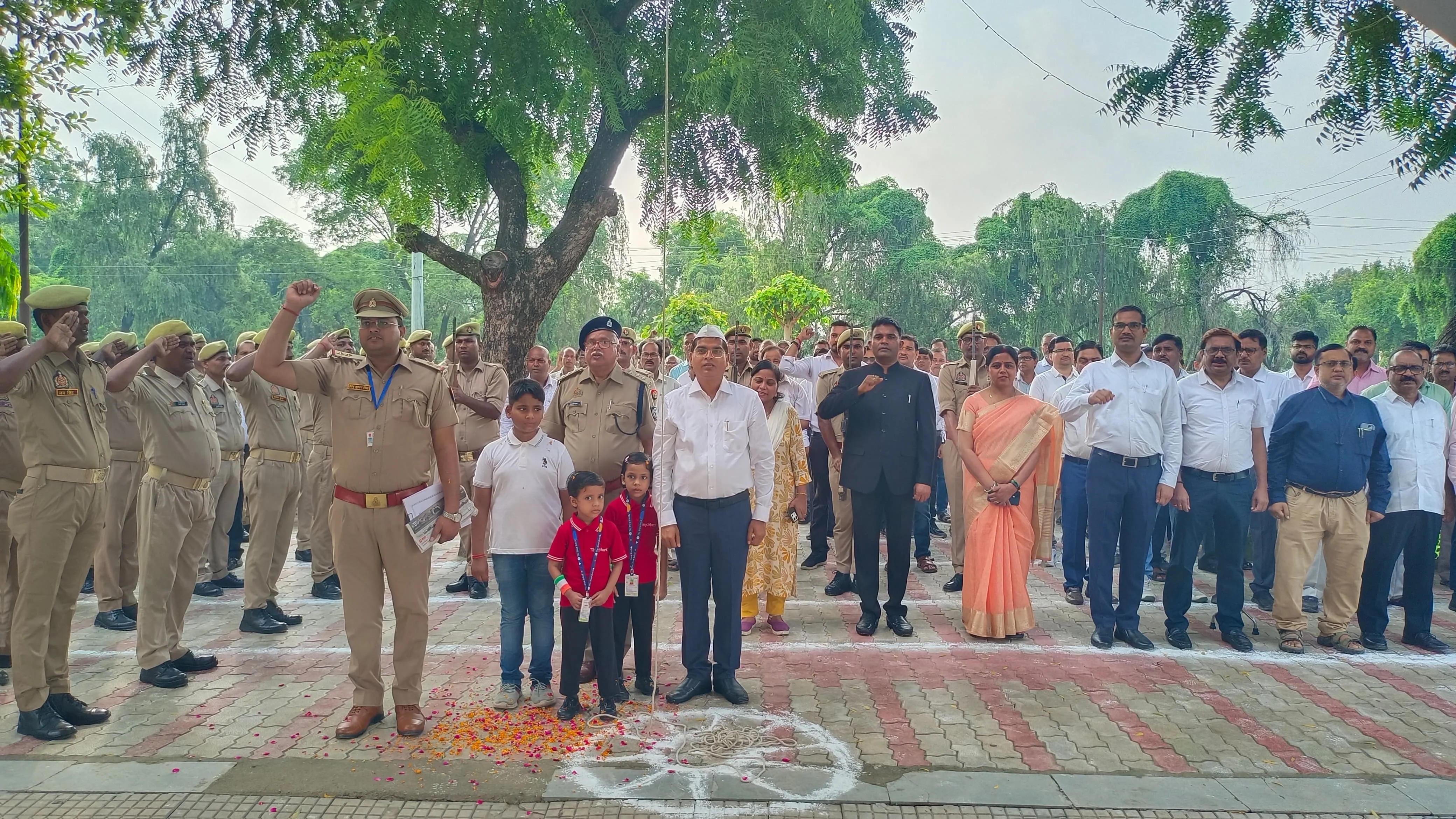 स्वतंत्रता दिवस की 80 वीं वर्षगांठ पर विकास भवन में ध्वजारोहण एवं गोष्ठी हुई आयोजित