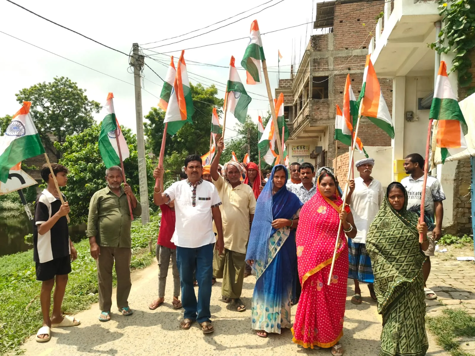 सनहा पश्चिम में स्वतंत्रता दिवस पर निकाली गई भव्य तिरंगा यात्रा
