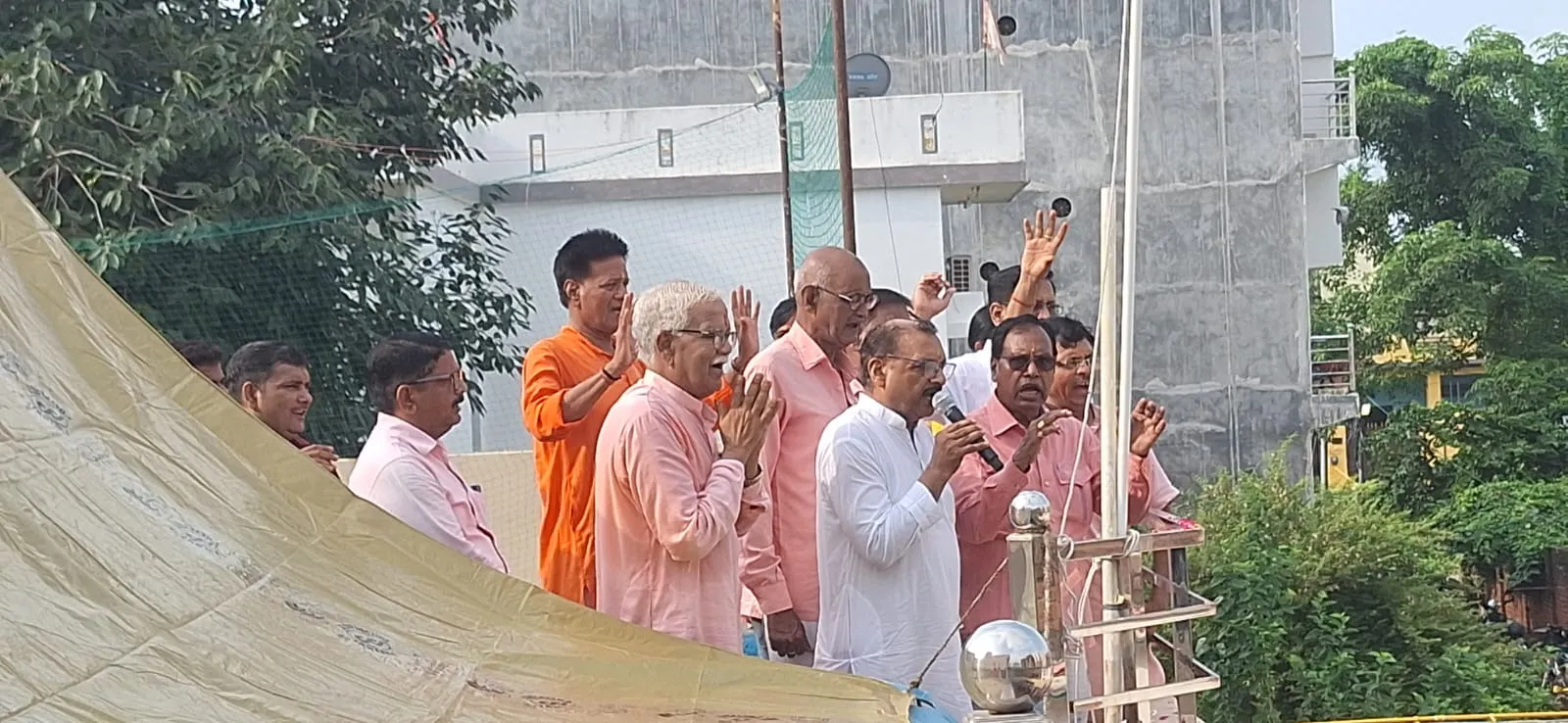 सुंदरकांड पाठ के साथ गूंजा राष्ट्रप्रेम, भक्तों ने ध्वजारोहण कर मनाया स्वतंत्रता दिवस