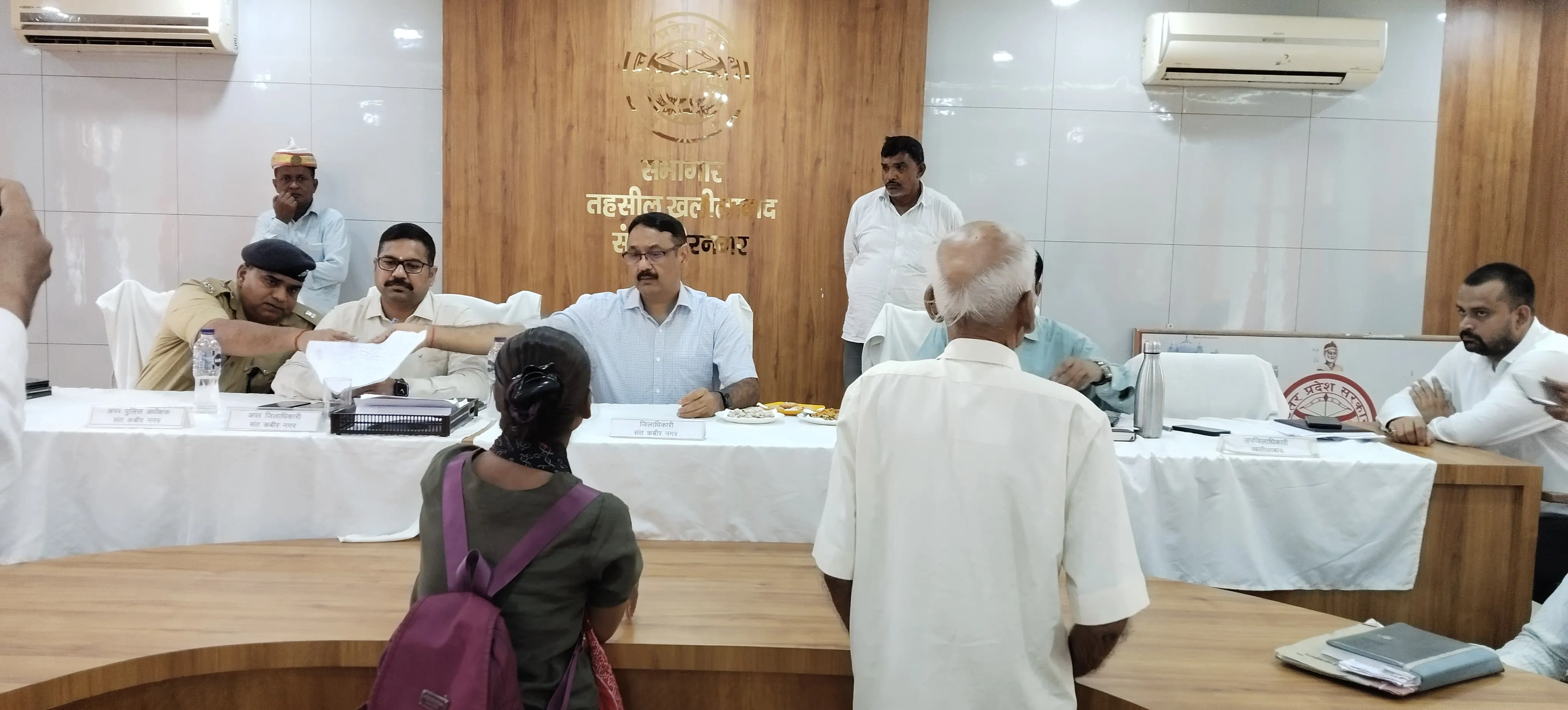 डीएम की अध्यक्षता में सम्पूर्ण समाधान दिवस के दौरान सुनी गई फरियादियों की शिकायतें