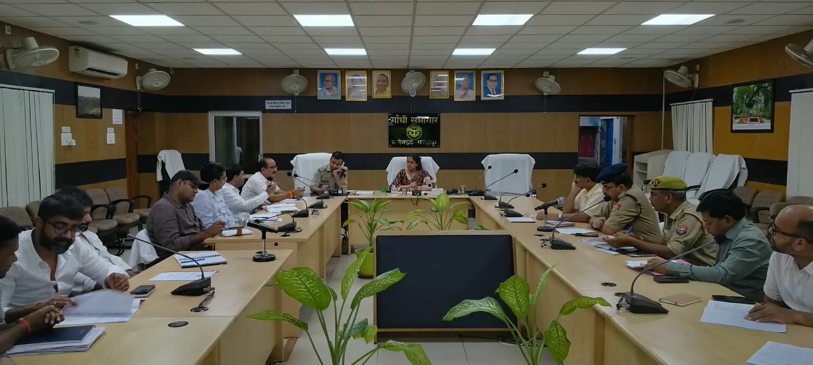 अभियोजन की समीक्षा में डीएम ने दिए सख्त निर्देश, गंभीर मामलों में शीघ्र सजा पर जोर