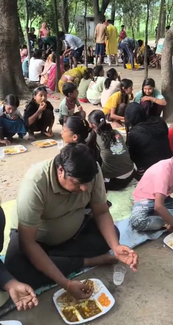 बीरबाबा मंदिर पर कांवड़ भक्तों ने लगाया भव्य भंडारा