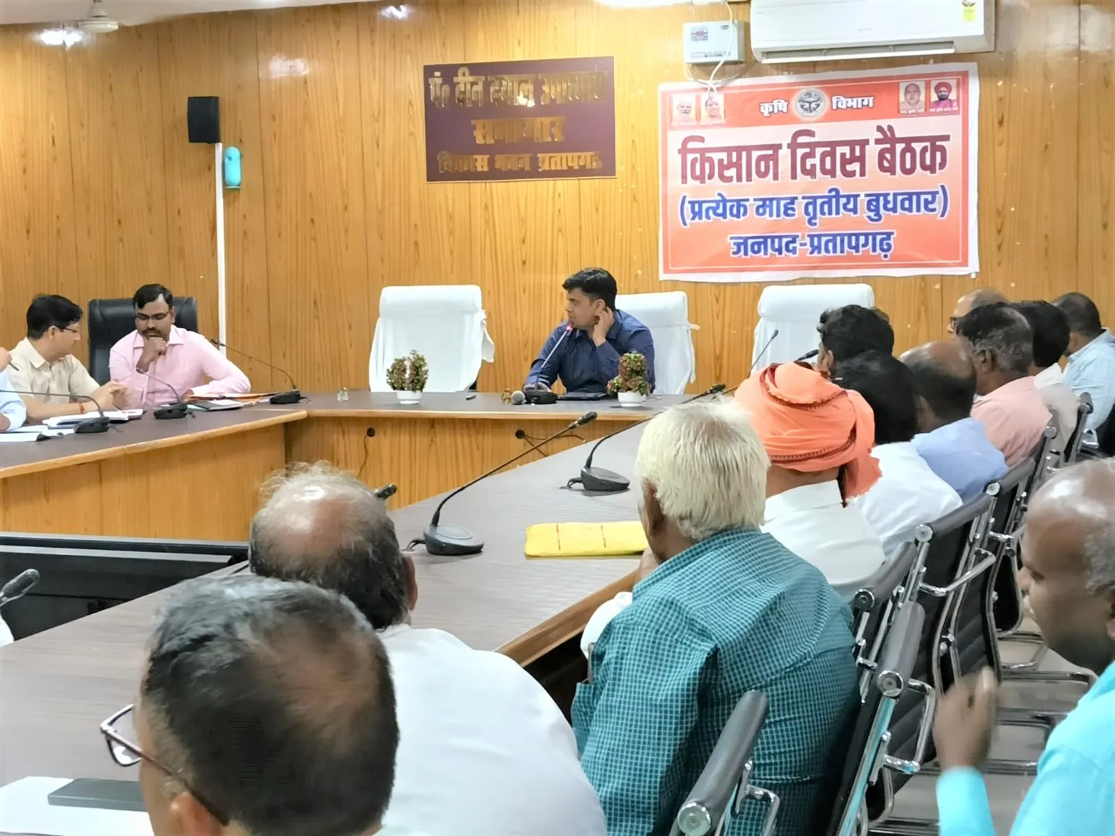 किसान दिवस में किसानों की समस्याओं पर सीडीओ सख्त
