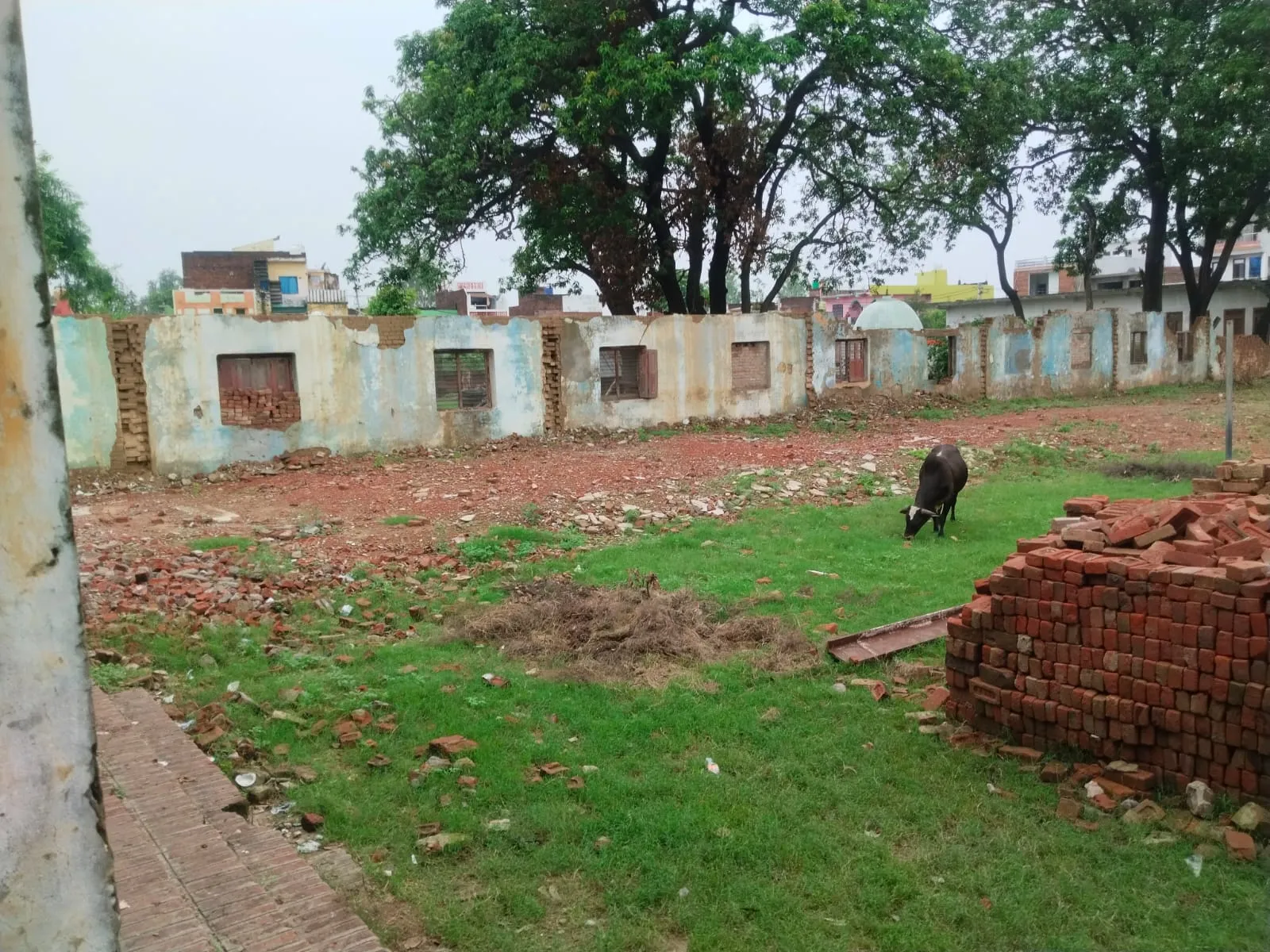 जर्जर इमारत में पढ़ रहे 2,075 बच्चे, खतरे में केन ग्रोवर इंटर कॉलेज का भविष्य