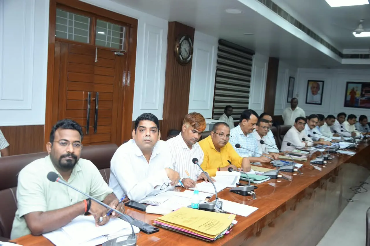 सीएम डैशबोर्ड व सीएमआईएस पोर्टल की डीएम  ने की गहन समीक्षा