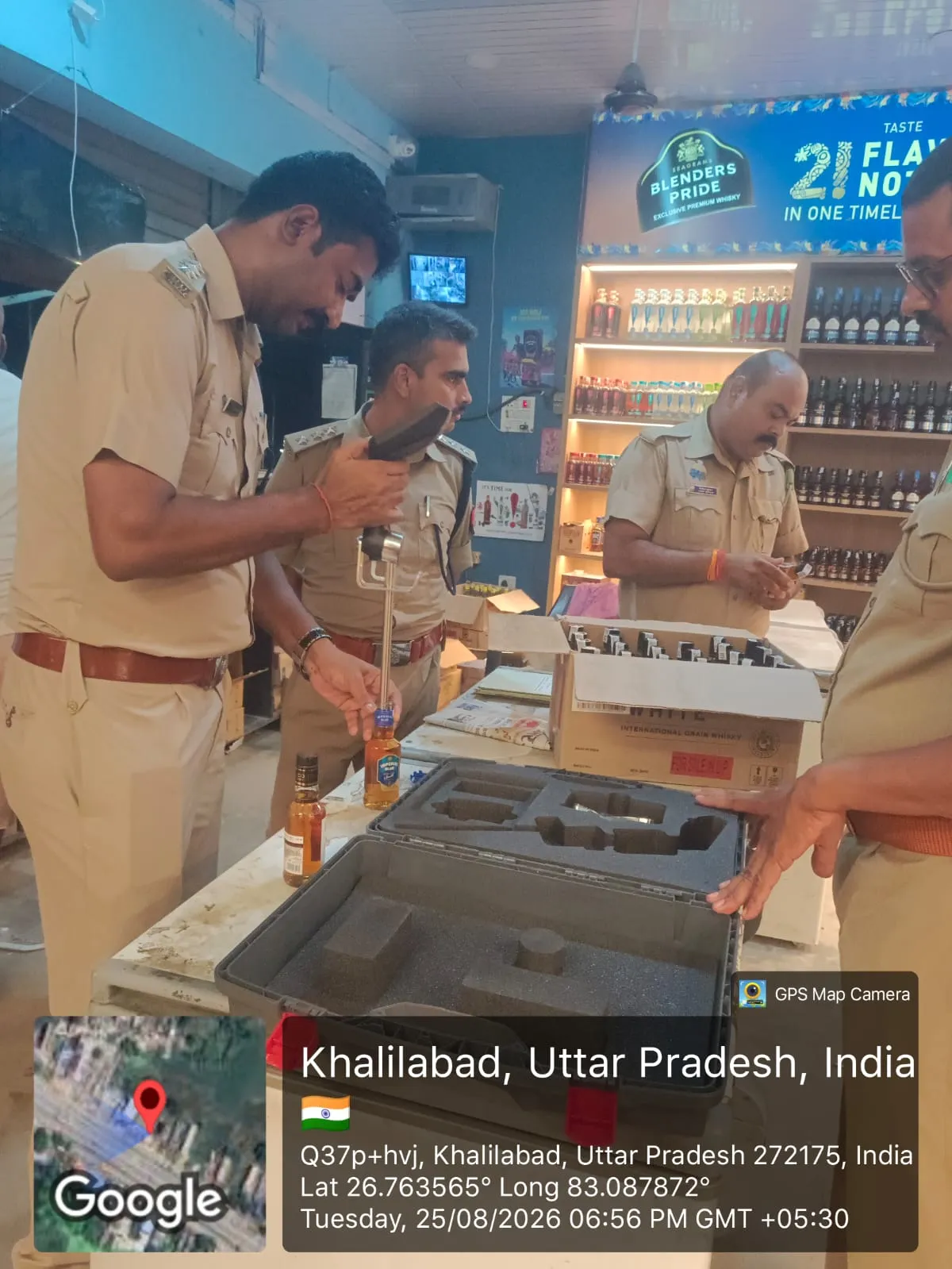 रैंडम आधार पर शराब के बोतलों की तीव्रता की जांच की गई