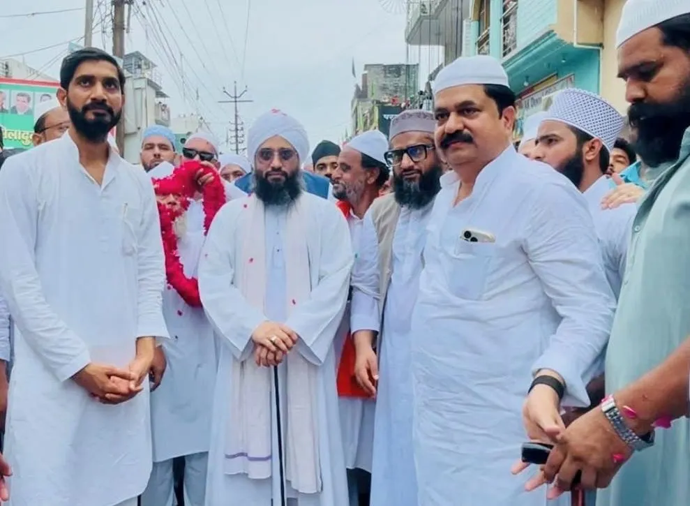 पूर्व मंत्री आबिद रज़ा ने किया जुलूस-ए-मोहम्मदी का इस्तकबाल 