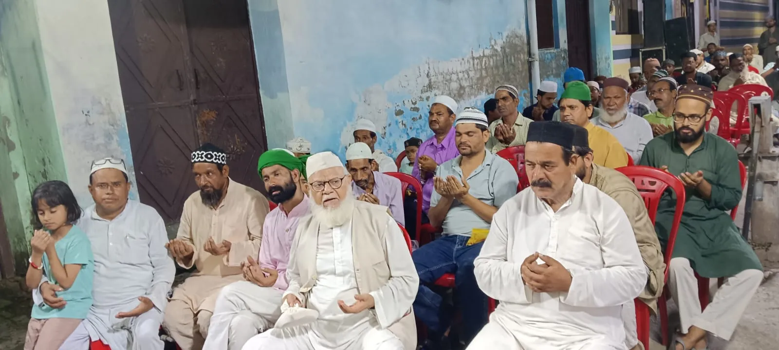 ईद मीलादुन्नबी के उपलक्ष्य में सजी महफिल: नात-ओ-मनकबत पर झूमे लोग, हुई अमन की दुआ