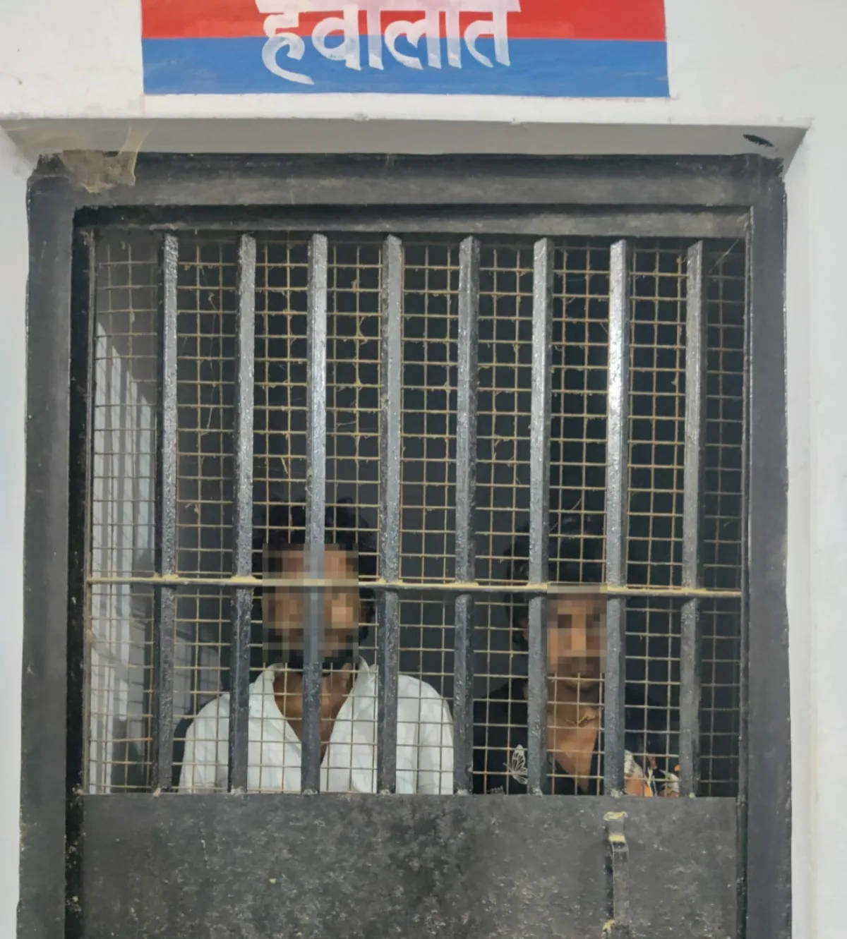 सड़क घेरकर खतरनाक तरीके से वाहन चलाते हुए स्टंटबाजी एवं रील बनाने वाले 02 अभियुक्त गिरफ्तार