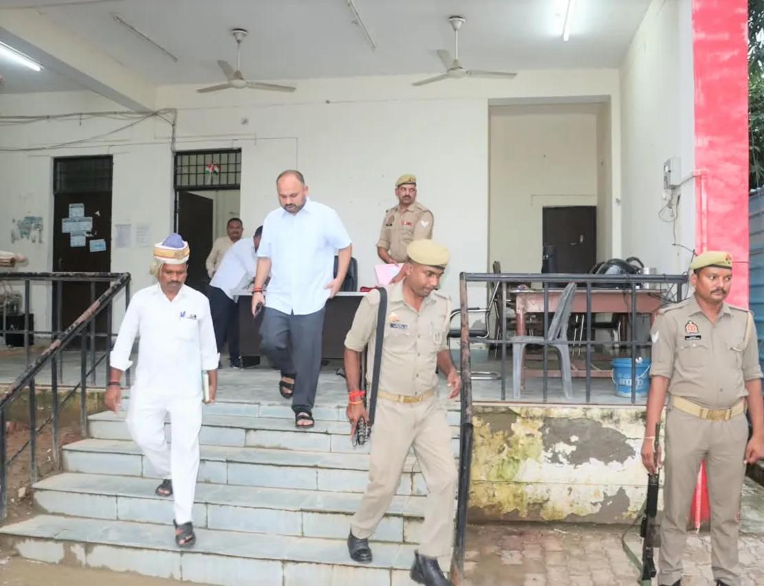 डीएम ने ईवीएम एवं वीवीपैट वेयरहाउस का किया निरीक्षण